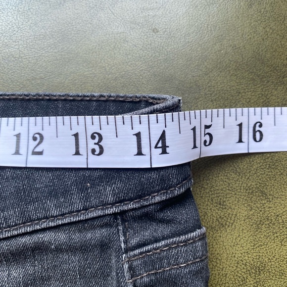 Black cut off shorts - Picture 4 of 4